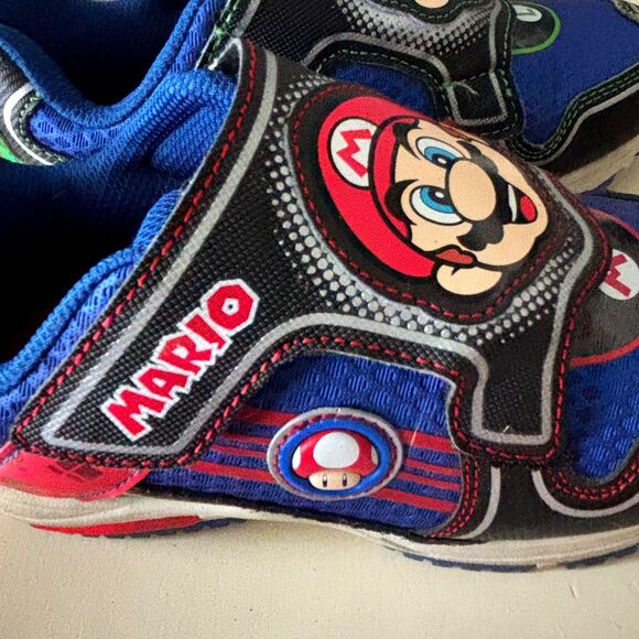 Super Mario Light Up Red Green Heel Mario & Luigi Little Boy's Size 1 Sneakers - Picture 6 of 7